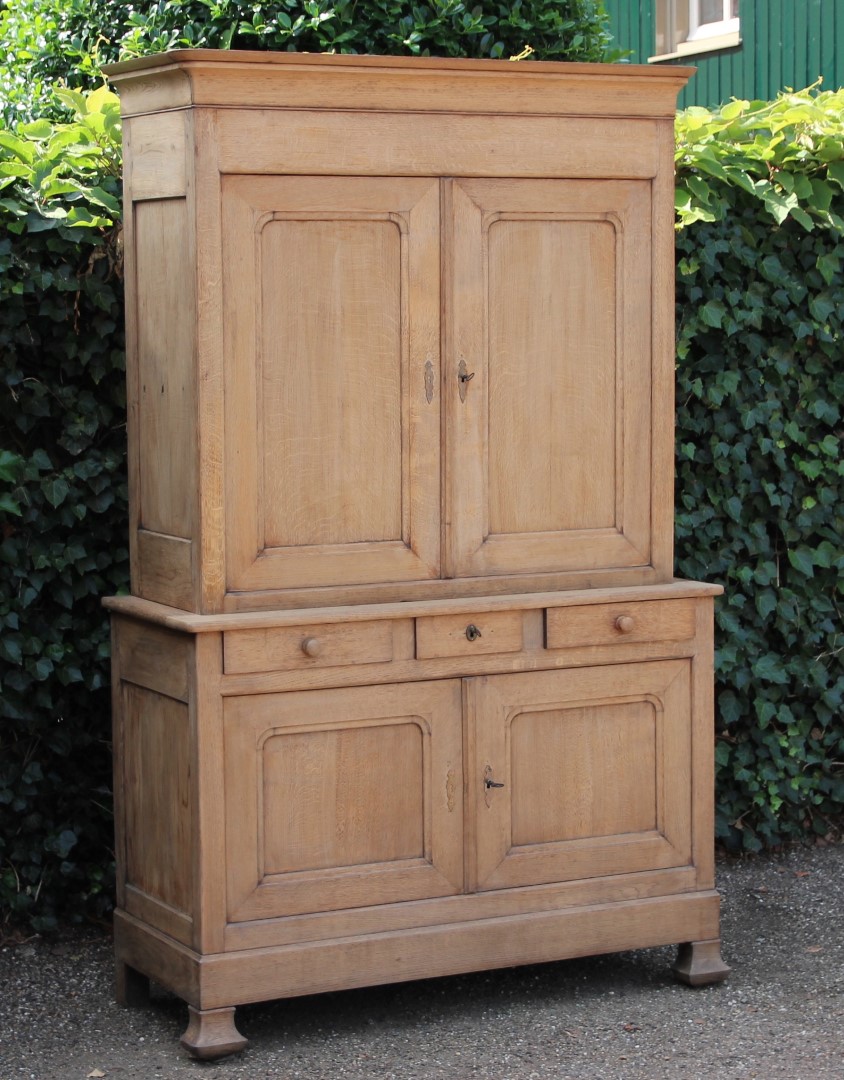antike-eiche-schrank